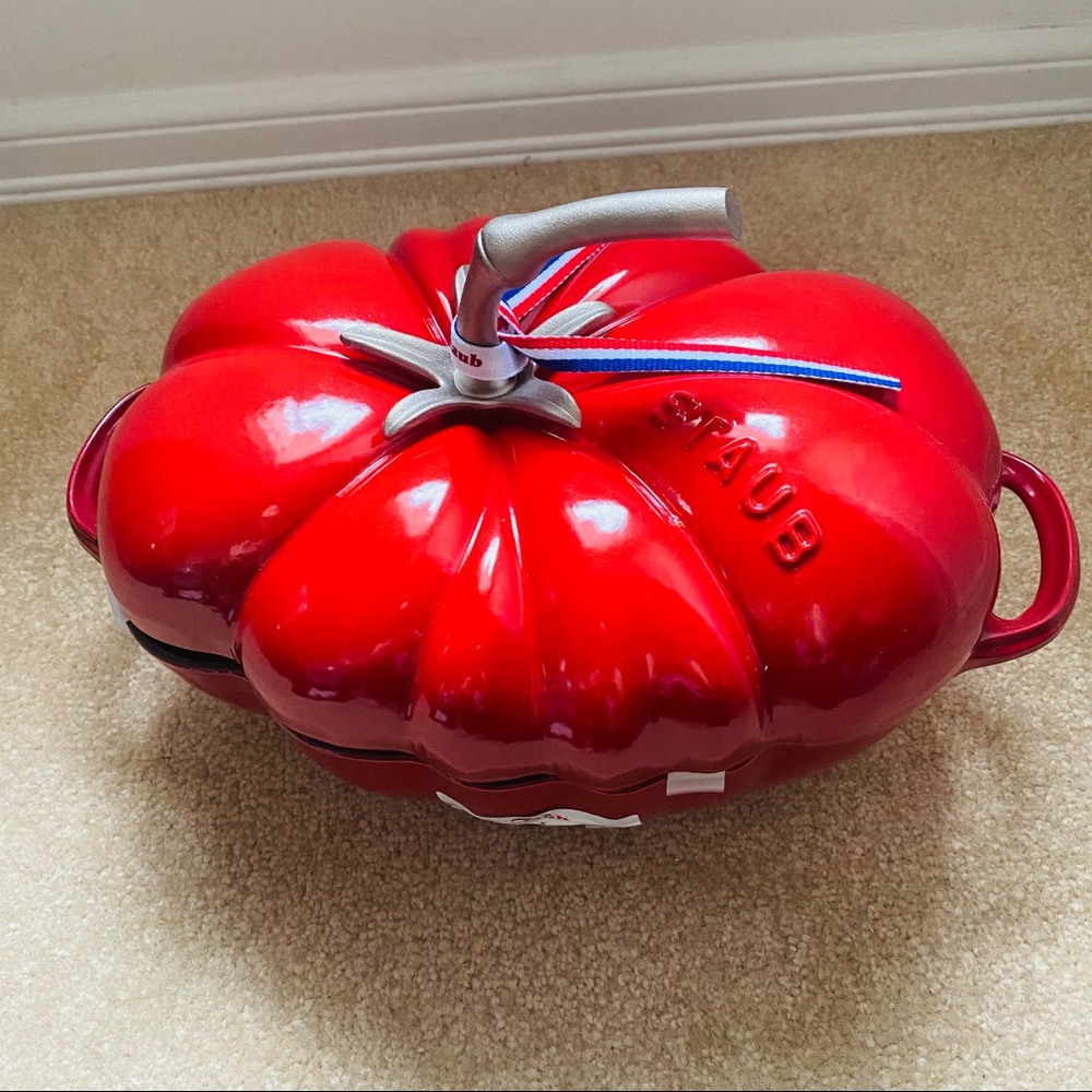 Staub New tomato 25cm red cast iron pot pan